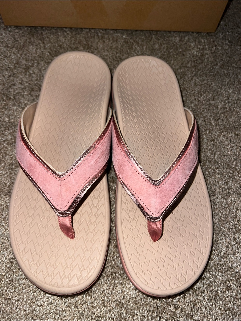 Vionic Women's Tava Leather Thong Sandal - Picture 2 of 7